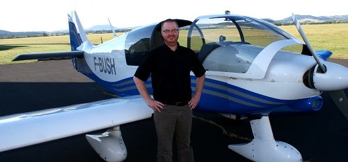 Stéphane devant l'avion